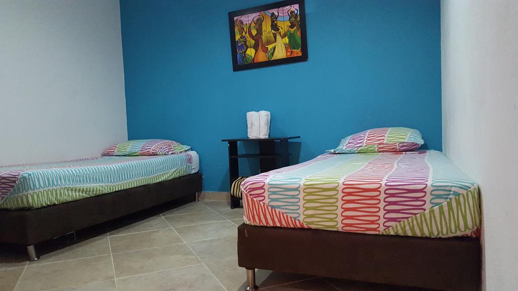ריונגרו Hostal El Hangar מראה חיצוני תמונה