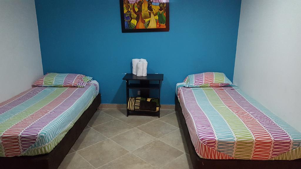 ריונגרו Hostal El Hangar מראה חיצוני תמונה