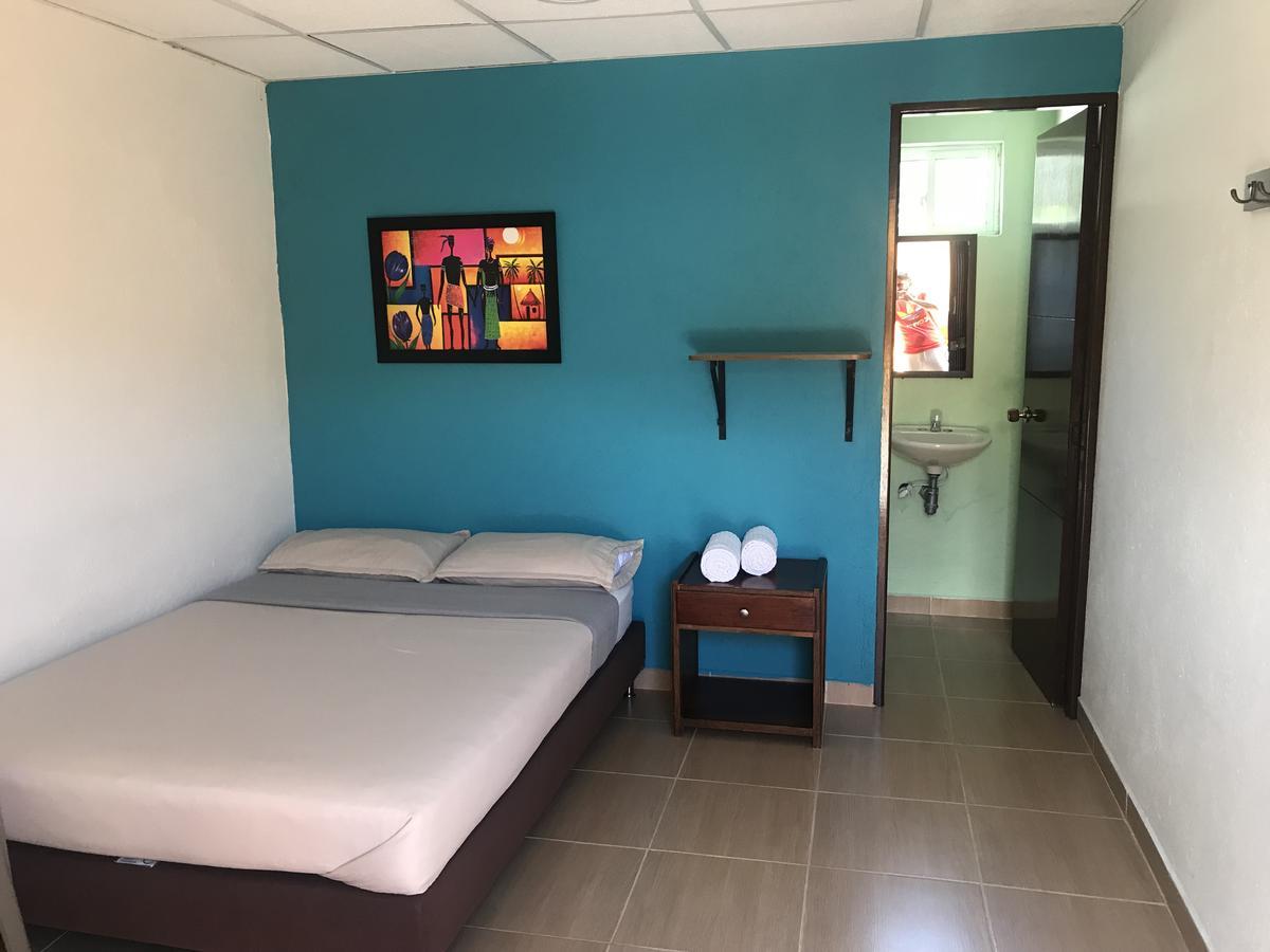 ריונגרו Hostal El Hangar מראה חיצוני תמונה