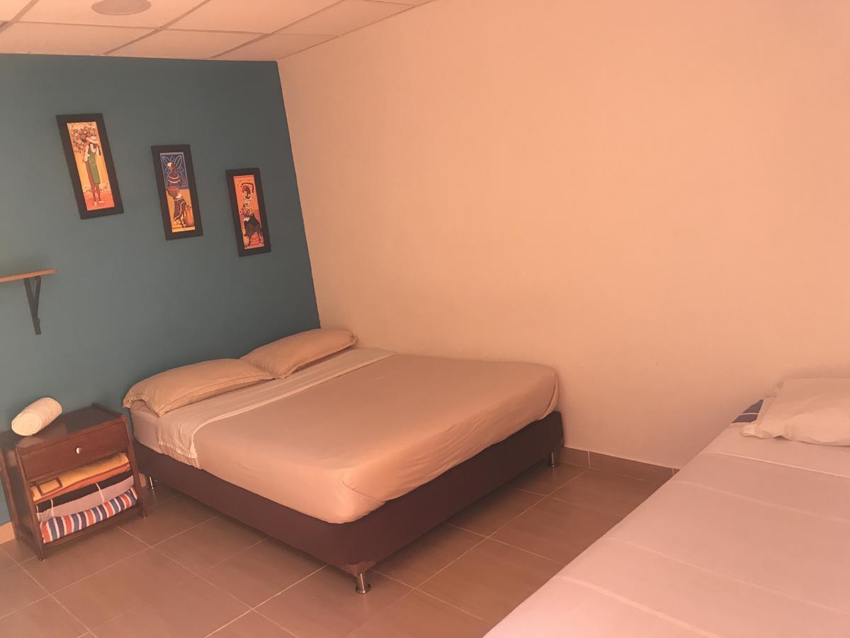 ריונגרו Hostal El Hangar מראה חיצוני תמונה