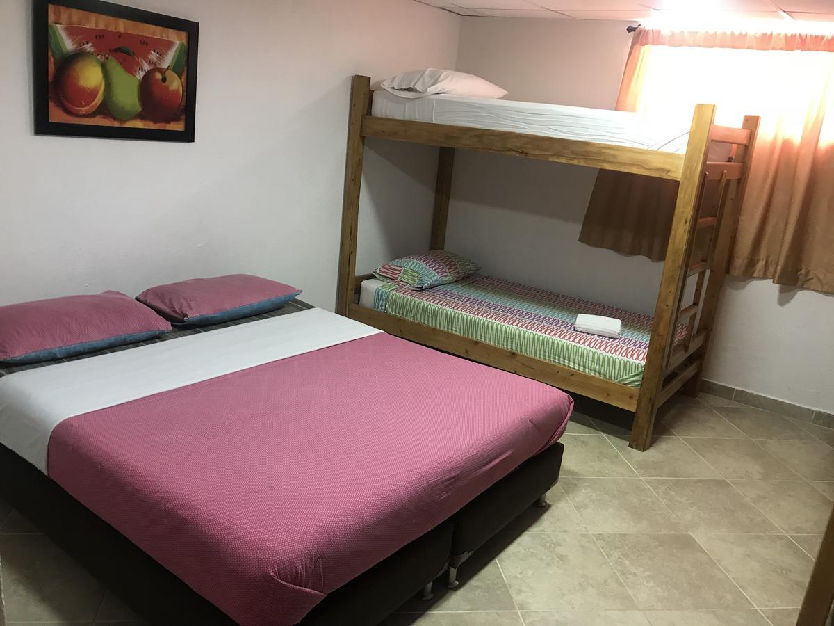 ריונגרו Hostal El Hangar מראה חיצוני תמונה