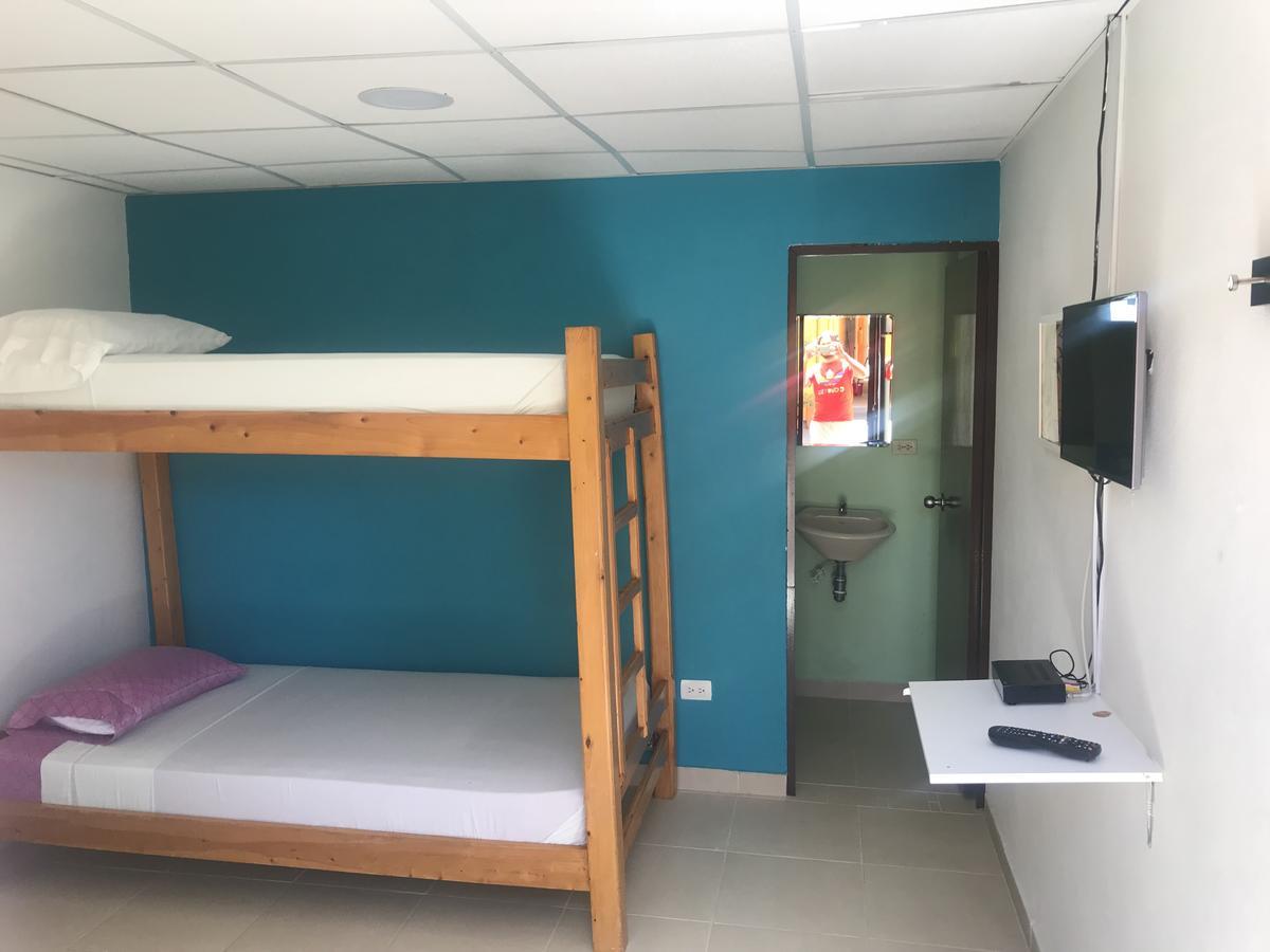 ריונגרו Hostal El Hangar מראה חיצוני תמונה
