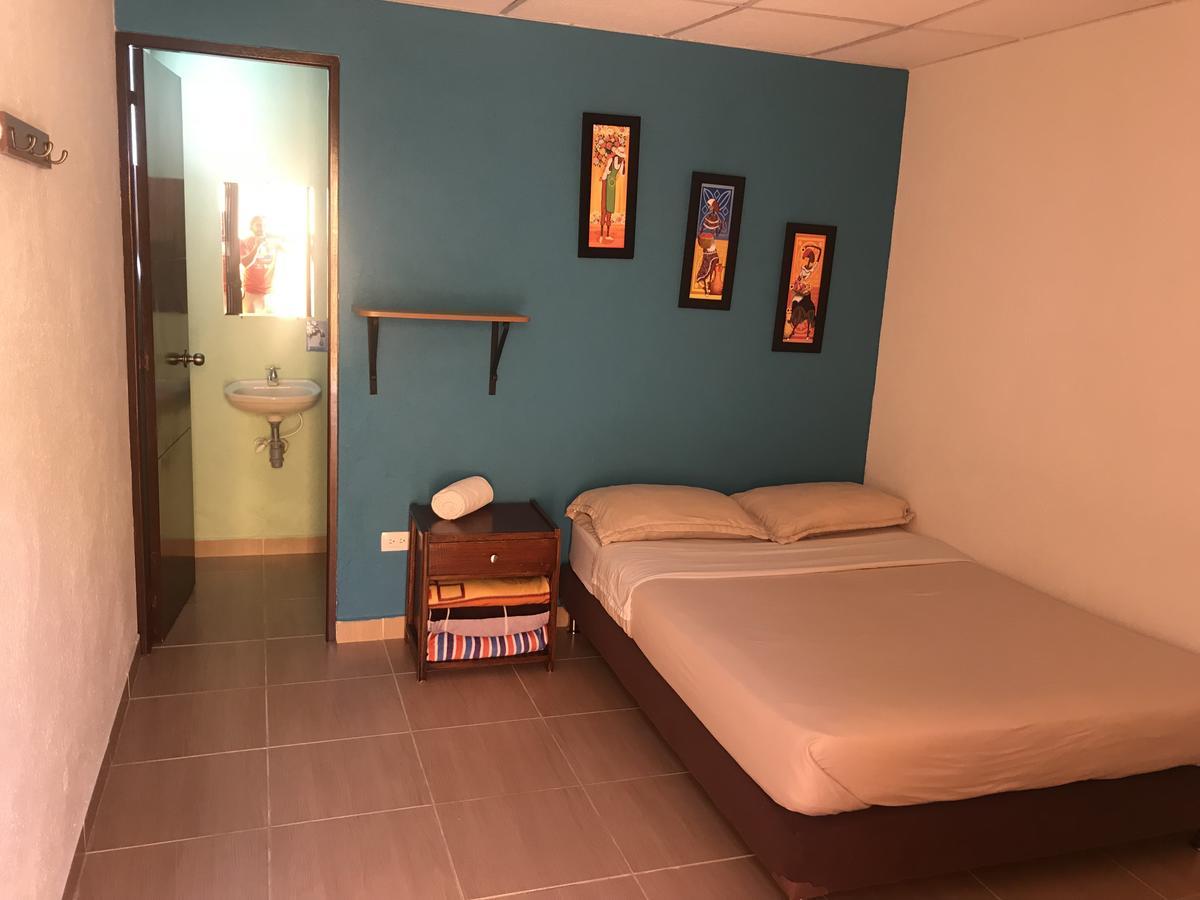 ריונגרו Hostal El Hangar מראה חיצוני תמונה